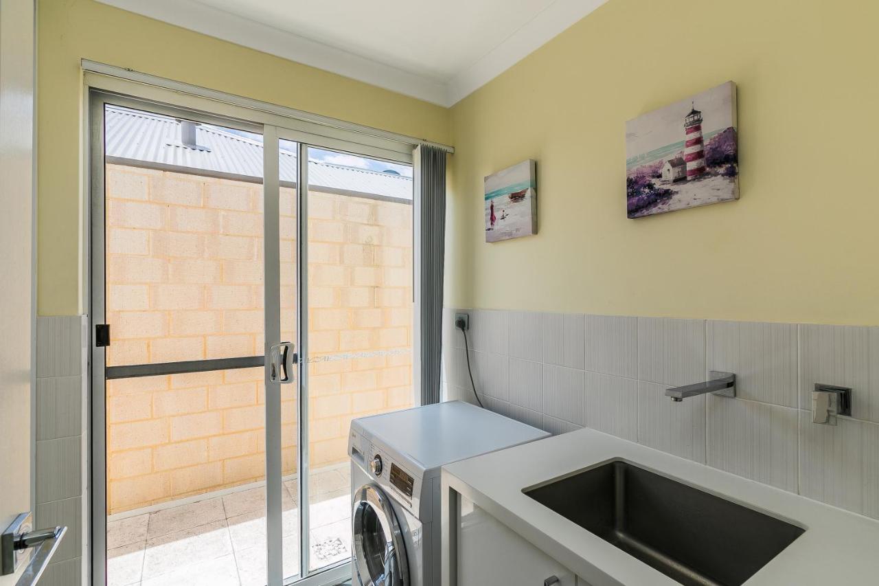 Ocean Keys Cottage - Free Wifi Mindarie Exterior photo
